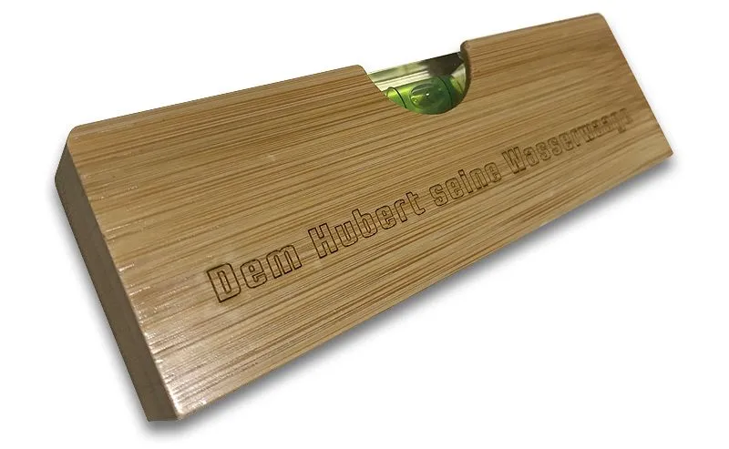 Wasserwaage mit Flaschenffner und Laser-Gravur zum selbst gestalten