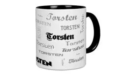 Schwarze Tasse mit Ihren Namen in verschiedenen Schriften